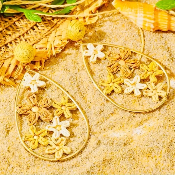 Jewelry - Floral Boho Raffia Teardrop Earrings in Gold and Cream NWOT